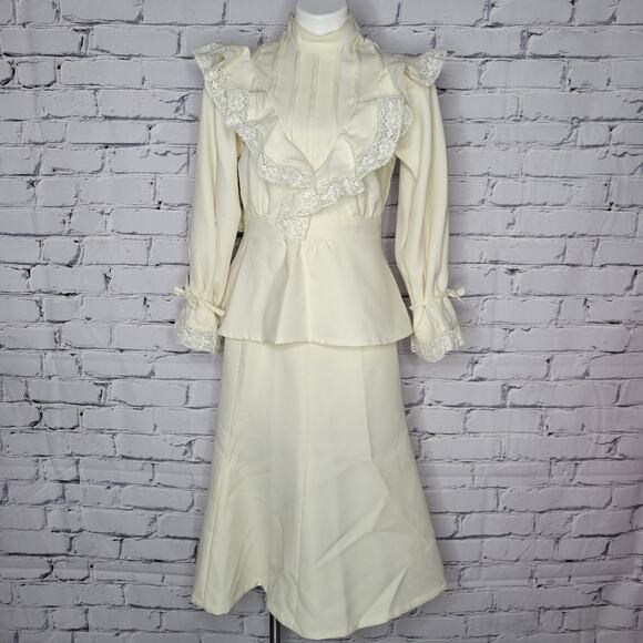 Vintage Ivory Ruffle Handmade 2 Piece Set, sz Small - Picture 1 of 12
